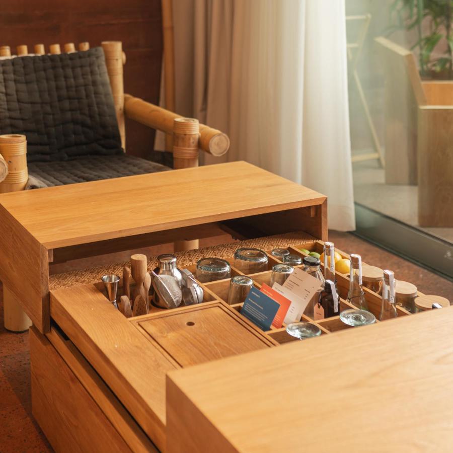 Potato Head Suites & Studios Seminyak  Ngoại thất bức ảnh A tea table
