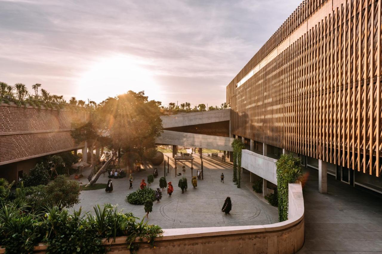 Potato Head Suites & Studios Seminyak  Ngoại thất bức ảnh The proposed station at the heart of the new town